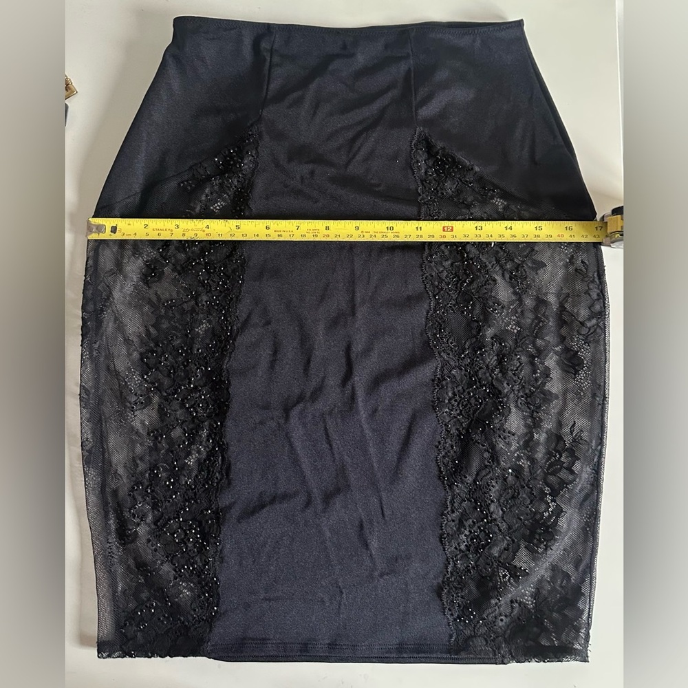 π€ Beaded Sheer Lace Panel Pencil Skirt - Picture 4 of 5